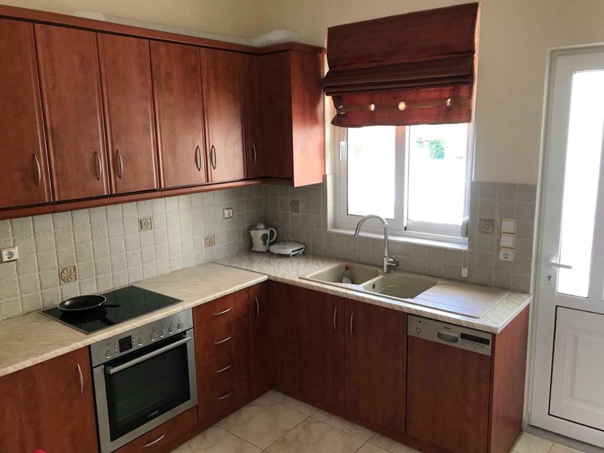 Amazing House In Kiato Near The Beach 외부 사진